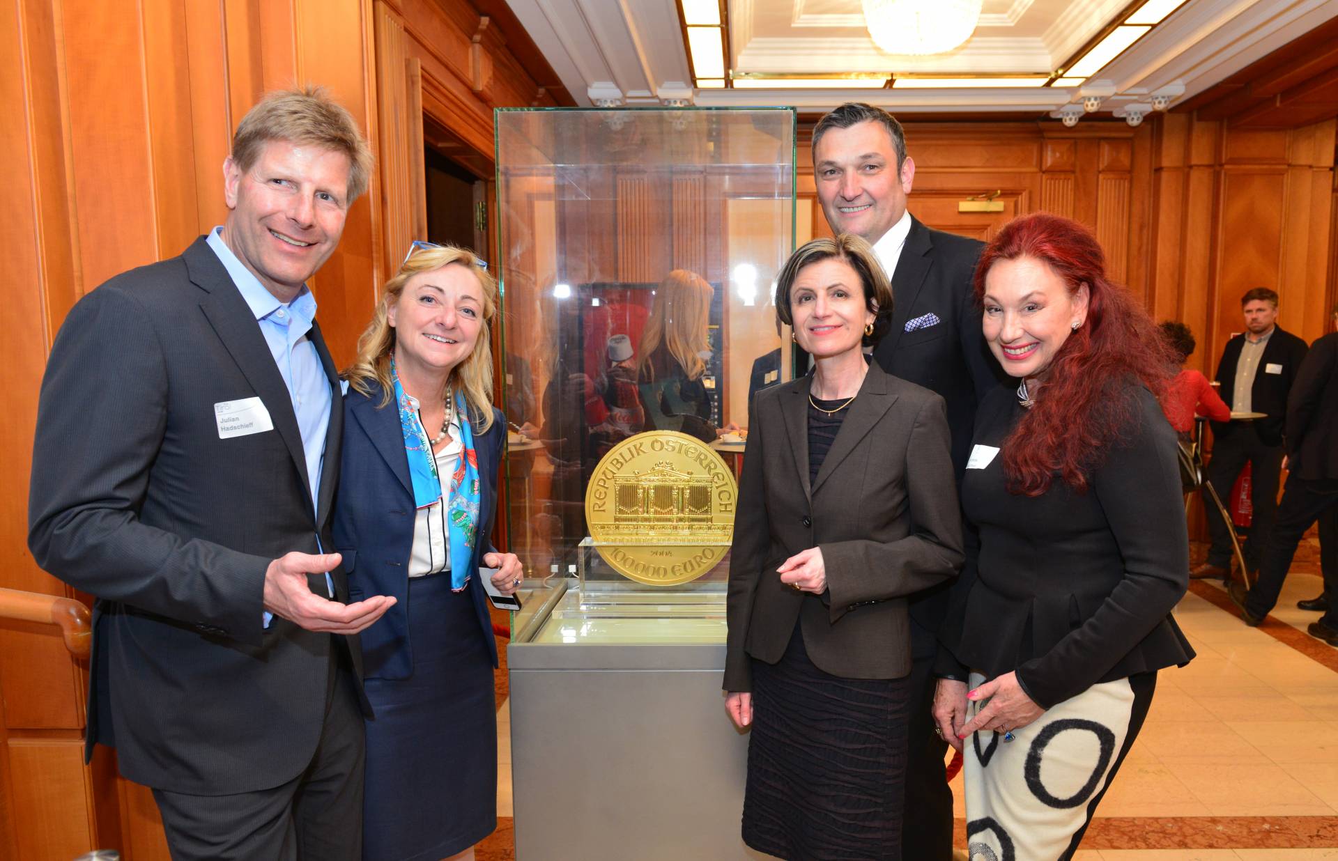 club_tirol_praesident_julian_hadschieff_vizepraes._der_oenb_barbara_kolm_mit_vorstandsmitglieder_renate_danler_stefan_kirchebner_und_charlotte_sengthaler