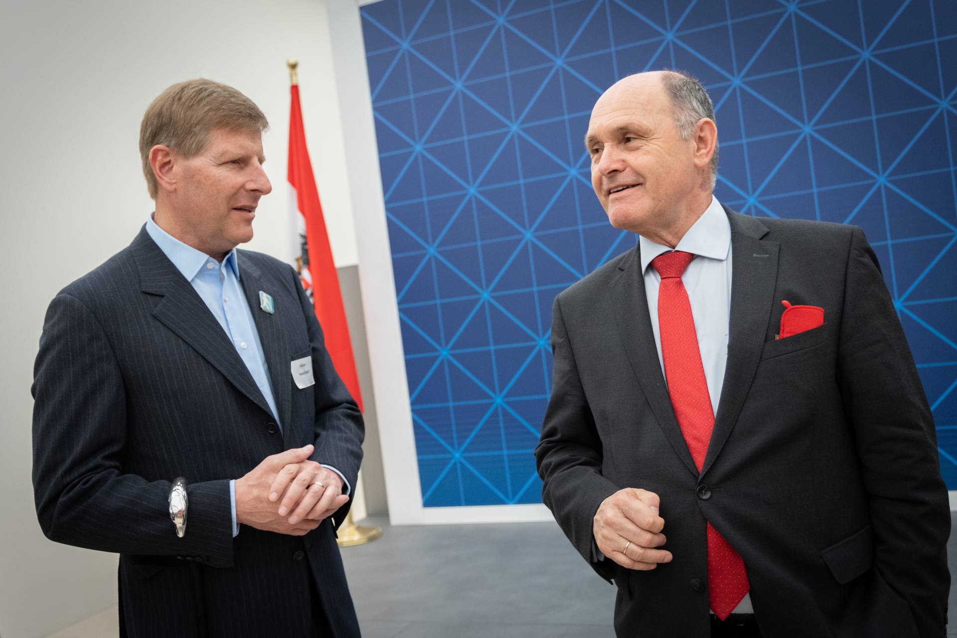 von links: Präsident des Club Tirol Julian M. Hadschieff, Nationalratspräsident Wolfgang Sobotka (ÖVP)